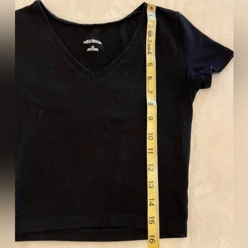 WILD FABLE BLACK CROPPED SHORT SLEEVE V NECK TEE SZ XS